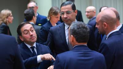 José Manuel Albares, acompañado de varios políticos europeos, en Bruselas. Foto: EFE