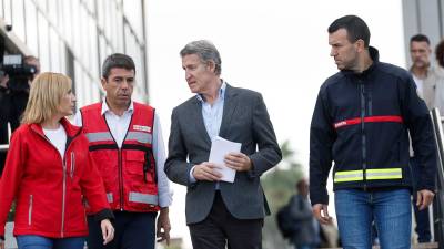 Alberto Núñez Feijóo visita el Centro de Coordinación de Emergencias de la Comunidad Valenciana. Foto: EFE