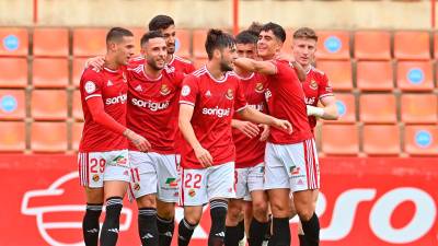 Los jugadores del Nàstic celebran un gol conseguido ante el Fuenlabrada en el Nou Estadi Costa Daurada. foto: alfredo gonzález