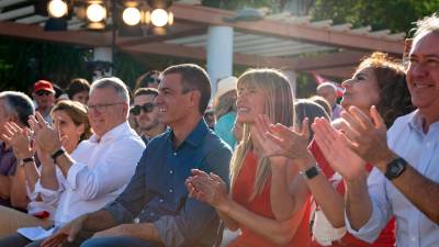 Begoña Gómez, junto a Pedro Sánchez, en un acto del PSOE. Foto: ACN