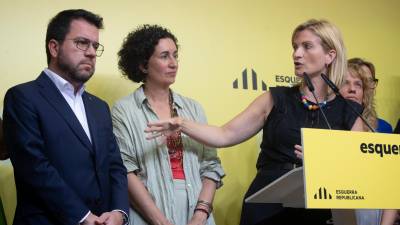 La portavoz de ERC, Raquel Sans, el lunes con Marta Rovira y Pere Aragonès. Foto: EFE