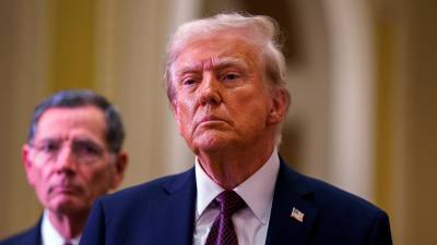 El presidente electo de Estados Unidos, Donald Trump, durante a una reunión este miércoles en el Capitolio en Washington. Foto: EFE