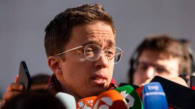 El exdiputado de Sumar y cofundador de Podemos Íñigo Errejón sale de los juzgados de Plaza de Castilla, en Madrid, tras declarar como presunto autor de una agresión sexual a la actriz Elisa Mouilaá. Foto: EFE