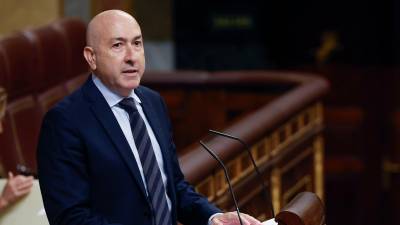 El diputado de Sumar Alejandro Soler interviene tras la comparecencia del ministro de Política Territorial, Ángel Víctor Torres, que ha informa este miércoles en el pleno del Congreso sobre la gestión del Gobierno ante la catástrofe de la DANA. Foto: EFE