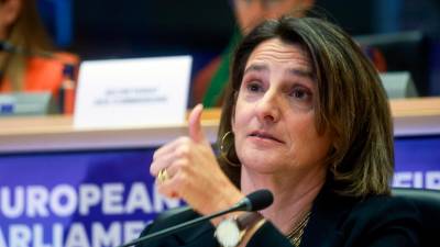 European Commission's Executive Vice-President-designate for Clean, Just and Competitive Transition, Teresa Ribera gestures as she attends her confirmation hearing before the European Parliament committees in Brussels, Belgium, 12 November 2024. Foto: EFE