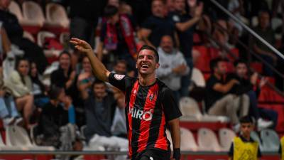 Aitor Serrano celebra el gol de la victoria ante L’Hospitalet. Foto; Marc Libiano