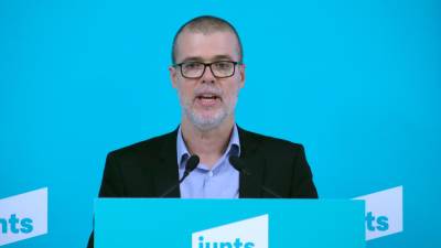 El director del Congrés Nacional de Junts, Josep Maria Cruset, durant una roda de premsa a la seu del partit. Foto: AP-7