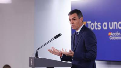 El presidente del Gobierno, Pedro Sánchez, comparece este lunes en rueda de prensa en el Palacio de la Moncloa, para informar de las nuevas medidas que aprueba el Consejo de Ministros para hacer frente a las consecuencias de la dana que afectó principalmente a la Comunitat Valenciana. Foto: EFE