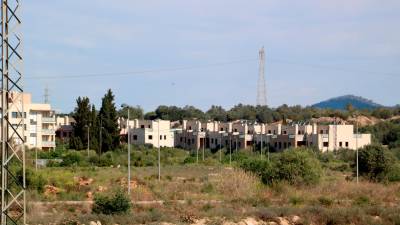 La urbanización Mirador de l’Ebre es uno de los grandes proyectos fallidos de la burbuja inmobiliaria en las Terres de l’Ebre. FOTO: ACN