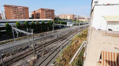 El ruido de las vías es el que más afecta en esta zona. Foto: Pere Ferré