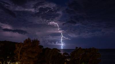 El Servei Meteorològic de Catalunya avisa que este jueves por la tarde aún pueden producirse precipitaciones. Foto: EFE