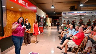 El Mercat del Carrilet acogió ayer el primero de los encuentros informativos. Foto: Alfredo González