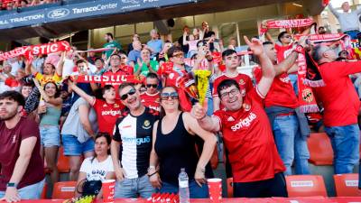 La afición del Nàstic disfrutó de lo lindo en las gradas. Foto: Marc Bosch