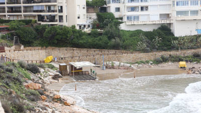 El agua llega al chiringuito de la cala Llenguadets. FOTO: Alba Marin&eacute;