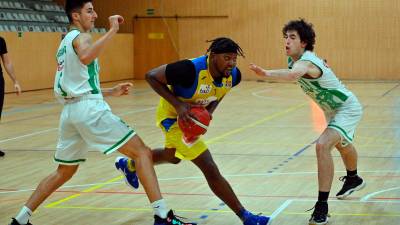 CJ en un partido con el CB Salou durante la pasada temporada. Foto: Alfredo González