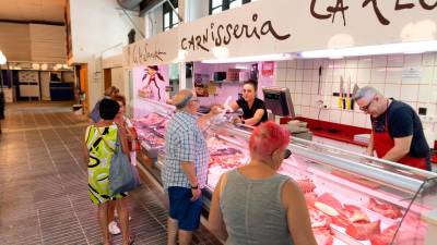 La última parada que estuvo en el Mercat Municipal de Cambrils antes de su cierre definitivo, en septiembre de 2023. foto: alba mariné