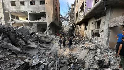 Casas destruidas en la Franja de Gaza, durante el actual conflicto entre Hamás e Israel, iniciado hace un año. Foto: EFE