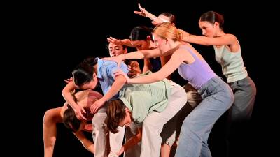 Les intèrprets d’‘El que som’ ahir al vespre al Teatre Bartrina. foto: alfredo gonzález