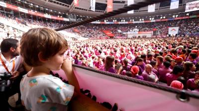 La Tarraco Arena, plena de gent gaudint del Concurs de Castells. Foto: Marc Bosch