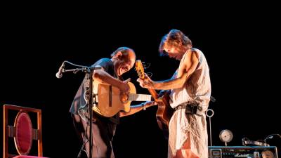 El guitarrista Diego Cortés y el cantautor Albert Pla en el Teatre Fortuny. FOTO: CEDIDA