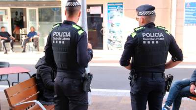 Agentes de la Guàrdia Urbana de Tarragona, de patrullaje en la Part Baixa. Foto: GUT