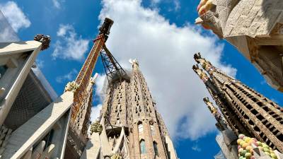 Las obras de la Sagrada Familia en las cubiertas de las naves laterales, situadas a 30 metros. Foto: ACN