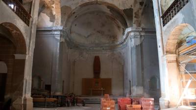 Estat actual de l’interior de l’església de Sant Francesc de Valls. Foto: ACN