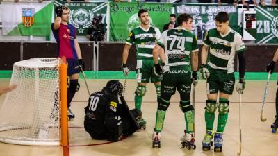 Los jugadores del CP Calafell, en una acción del partido disputado en el Joan Ortoll. Foto: Àngel Ullate