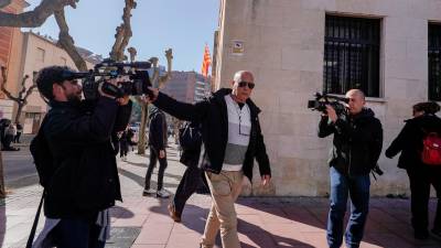 El padre de Rosa Peral, Francisco Peral, a la salida de los juzgados de Tarragona. Foto: Marc Bosch