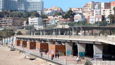 La plataforma está en un avanzado estado de deterioro. foto: alba mariné