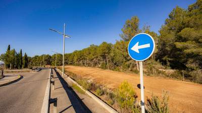 Las obras están frenadas desde el pasado 28 de noviembre, después de que Adif iniciase el movimiento de tierras para llevar a cabo el nuevo aparcamiento. foto: Àngel Ullate