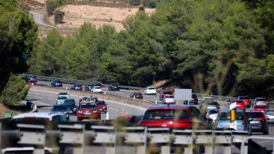 Imagen de varios coches circulando por la AP-7. Foto: ACN