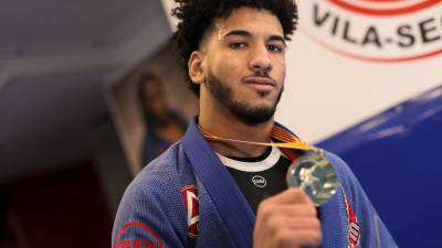 Aymane con la medalla de oro lograda en el Open de Catalunya de Jiu-Jitsu que le puede permitir ir al Campeonato de Europa. Foto: Àngel Ullate
