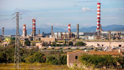 El complejo industrial de Repsol en el Polígono Norte del polo petroquímico de Tarragona. FOTO: Marc Bosch