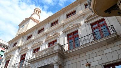 Façana de l’edifici consistorial de Reus, a la plaça del Mercadal. FOTO: Aj. Reus