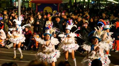 El desfile de la artesanía contó con un kilómetro y medio de recorrido que estuvo repleto de espectadores. Foto: Alba Mariné