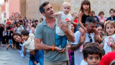 Una multitud de familias con niños se extendía a lo largo de todo el recorrido. Foto: marc bosch