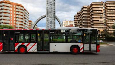 A día de hoy, 64 de los 77 buses de la EMT son de combustible diésel. Foto: Àngel Ullate