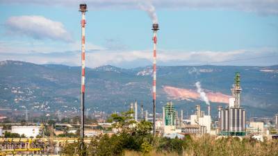 El complejo industrial de Repsol en el Polígono Norte del polo petroquímico de Tarragona. Foto: Marc Bosch