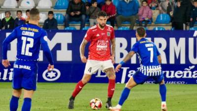 Trilles en un partido con el Tarazona esta temporada en la Ponferradina.