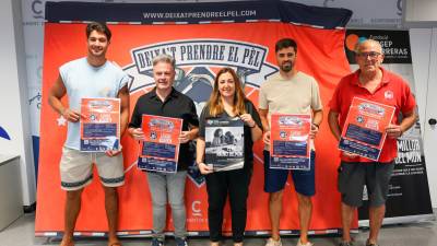 Organizadores y colaboradores de la campaña ‘Deixa’t prendre el pèl’. Foto: Alba Mariné