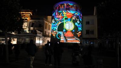 Las próximas proyecciones serán el día 2 y 4 en la Torre del Port y el día 3 en la Plaça de la Vila de Cambrils. Foto: Alba Mariné