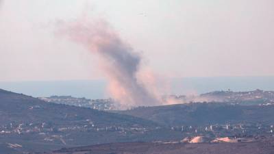 Humo provocado por explosiones recientes en Israel. Foto: EFE