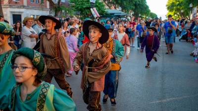 Los niños fueron los protagonistas de la Mostra de Folklore Viu. foto: marc bosch