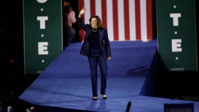 Harris, durante su último mitin final de campaña celebrado en East Lansing. foto: efe