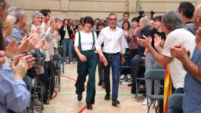 Xavier Godàs, candidato a la presidencia de ERC de la candidatura de Nova Esquerra y Alba Camps, candidata a liderar la secretaría general de la organización. Foto: ACN