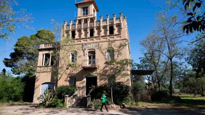 La façana principal del mas modernista Vila·la Maria, edifici situat a l’avinguda de Falset de Reus. Foto: Alba Mariné