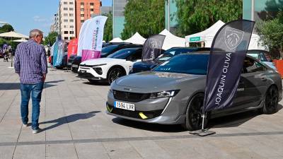 Coches dispuestos en la plaza de la Llibertat, durante la edición anterior de esta cita que vuelve a partir del viernes. Foto: Alfredo González