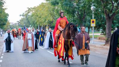 El Rei Jaume I liderando el desfile de representación de la salida hacia Mallorca. foto: Alba Mariné