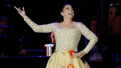 La cantante en un concierto de esta gira en el Estadio de la Cartuja de Sevilla. foto: EFE/ Jose Manuel Vidal